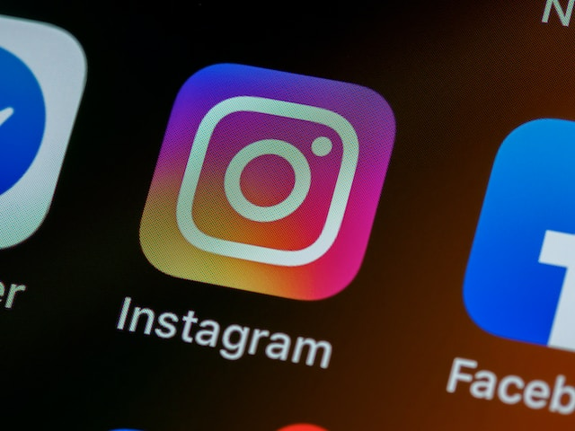 how to change background color on instagram story